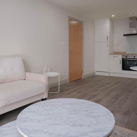 Charming 1-Bedroom Apartment In Leeds City Centre Perfect For Couples Or Solo Travelers Екстер'єр фото